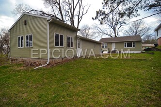 3028 Circle Dr NE in Cedar Rapids, IA - Building Photo - Building Photo