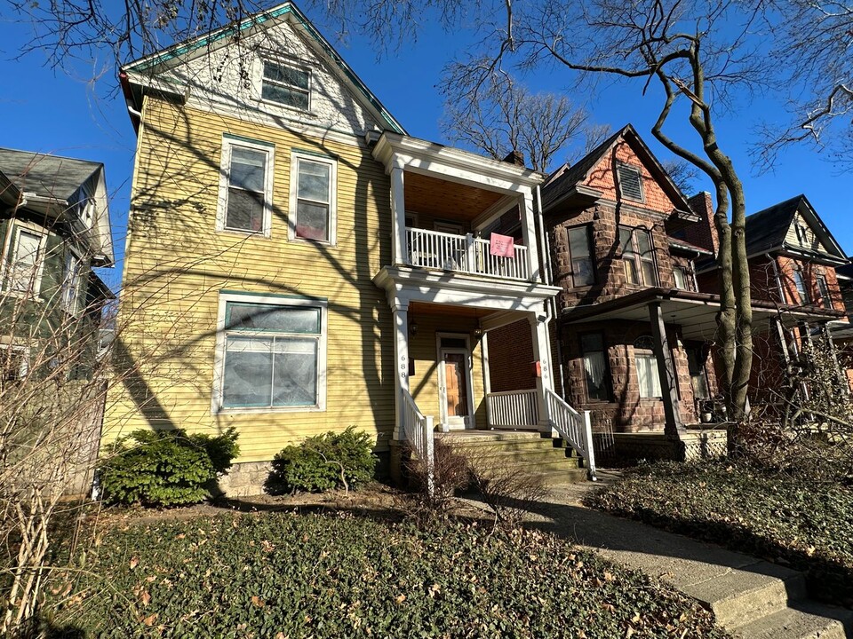 686 Neil Ave in Columbus, OH - Building Photo