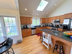 8 Farmer Cir in Arlington, MA - Building Photo - Building Photo