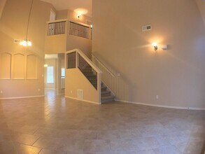 11000 Ray Mena Ln in El Paso, TX - Foto de edificio - Building Photo