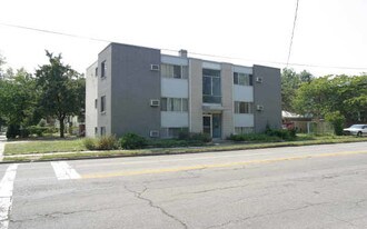 12405 Franklin Blvd in Lakewood, OH - Building Photo
