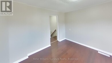 104-104 Rosslyn Ave N in Hamilton, ON - Building Photo - Building Photo