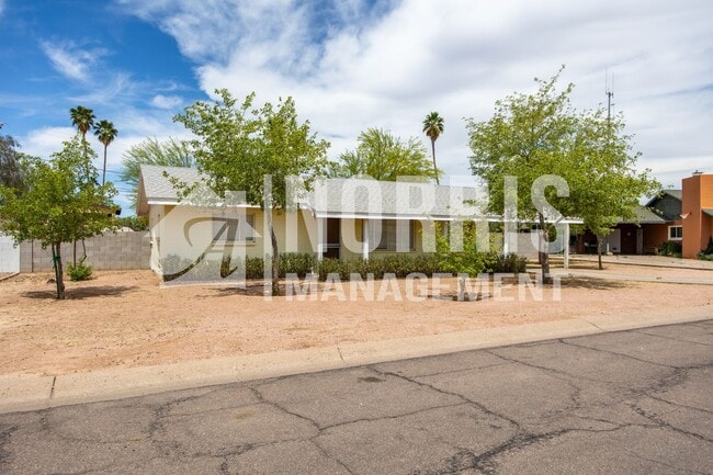 327 E Orange Dr in Casa Grande, AZ - Building Photo - Building Photo