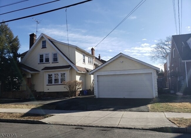 93 Van Houten Pl in Belleville, NJ - Building Photo - Building Photo