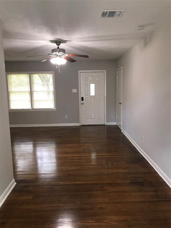 2702 N Camp Cir in La Marque, TX - Foto de edificio - Building Photo