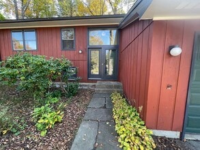 121 Pleasantview Dr in Dalton, MA - Building Photo - Building Photo