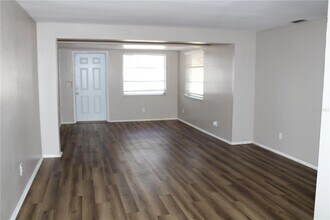 10512 121st Ave in Largo, FL - Building Photo - Building Photo