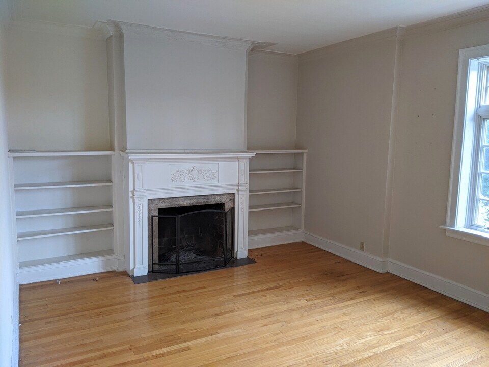 1452 Oak Ave, Unit 54-G in Evanston, IL - Building Photo