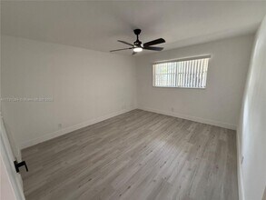 7910 N Colony Cir in Tamarac, FL - Building Photo - Building Photo