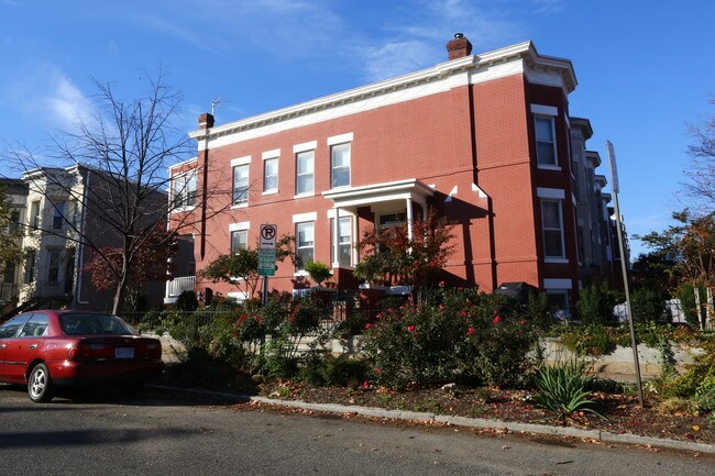 658 5th St NE in Washington, DC - Building Photo - Building Photo