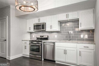 338 7th St NE in Atlanta, GA - Foto de edificio - Building Photo