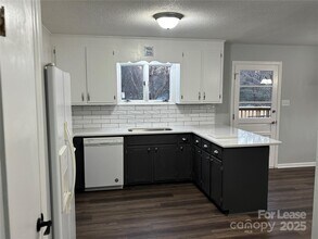 609 Catawba Cir N in Matthews, NC - Building Photo - Building Photo