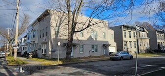 547 Hamilton St, Unit 1 Rear in Albany, NY - Building Photo