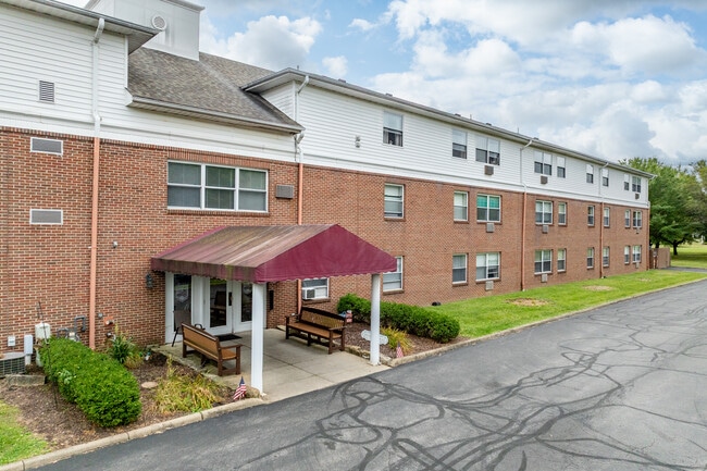 Woodland Park Apartments in Mc Donald, OH - Foto de edificio - Building Photo
