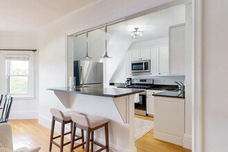 15 Garrison Rd, Unit 3 in Brookline, MA - Building Photo - Building Photo