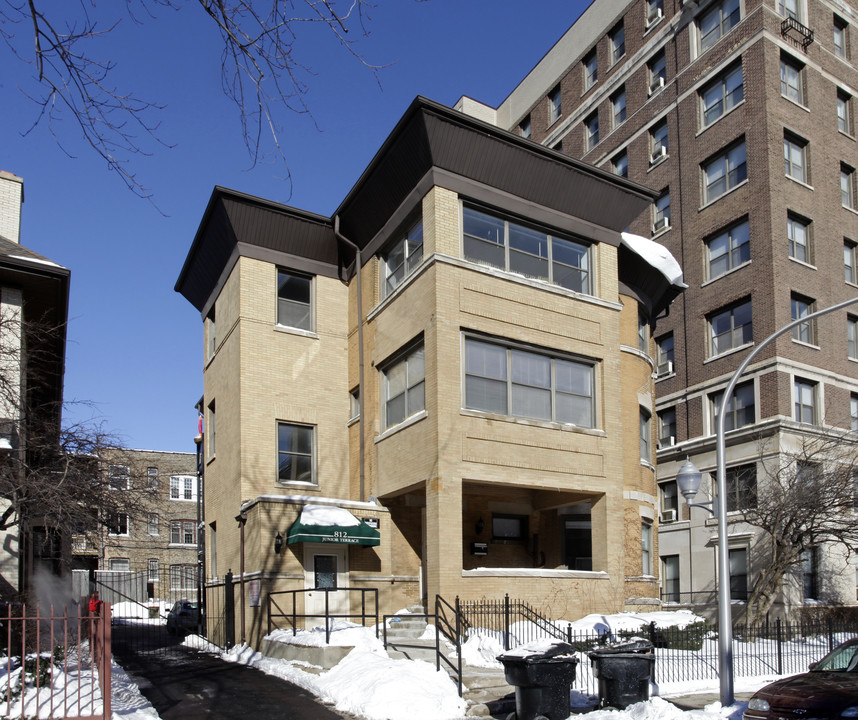 812 W Junior Ter in Chicago, IL - Foto de edificio