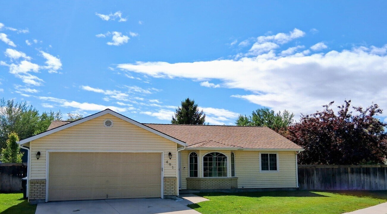 491 N Shady Grove Way in Kuna, ID - Building Photo