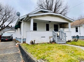 46 Brighton Dr in Akron, OH - Building Photo