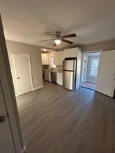 120 S End Rd, Unit 2nd Flr in New Haven, CT - Building Photo - Building Photo