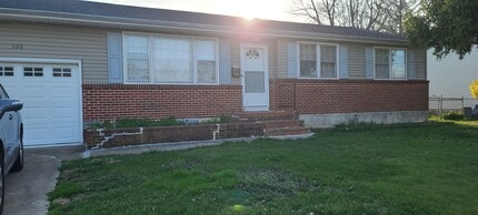 328 Bradley Rd in Dover, DE - Foto de edificio - Building Photo