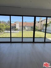 10360 Ilona Ave in Los Angeles, CA - Building Photo - Building Photo