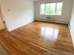 50 Evergreen St, Unit 32 in Boston, MA - Foto de edificio - Building Photo