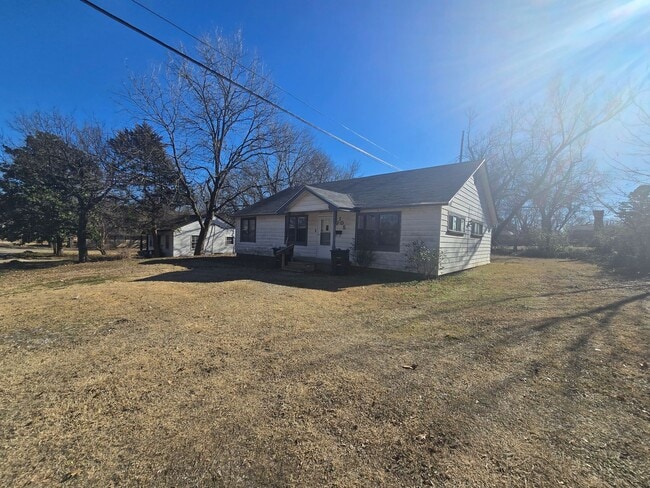 property at 105 E Drummond St