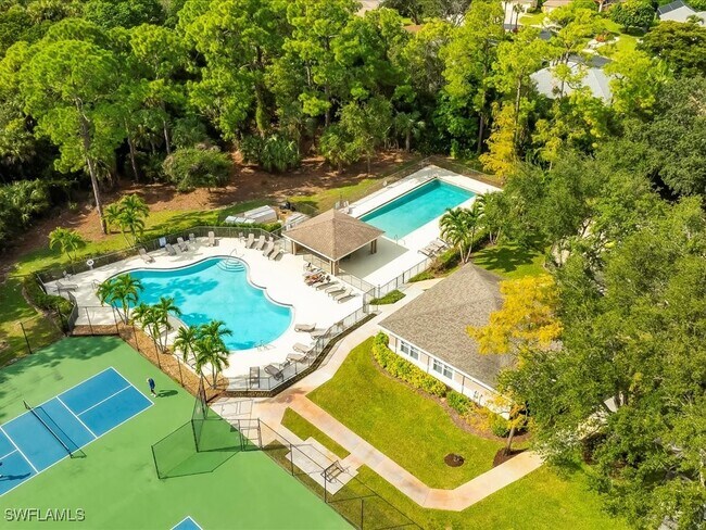 1309 Briarwood Ct in Naples, FL - Building Photo - Building Photo