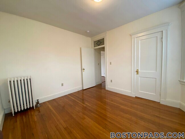 117 Park Dr in Boston, MA - Building Photo - Building Photo