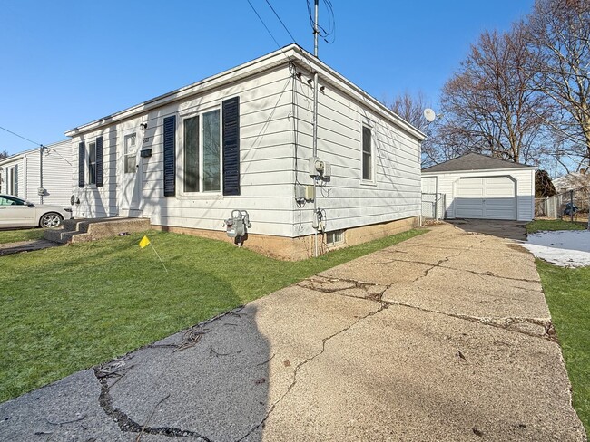 property at 3322 Birchwood Ave SW