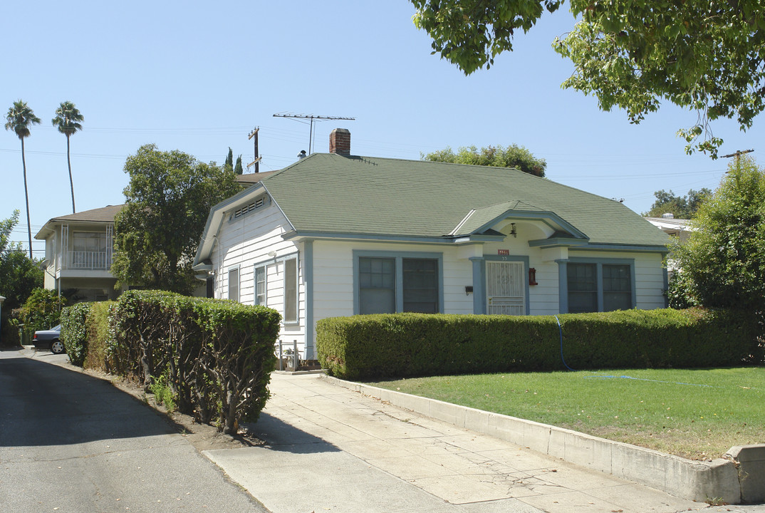 33-35 N Hidalgo Ave in Alhambra, CA - Building Photo