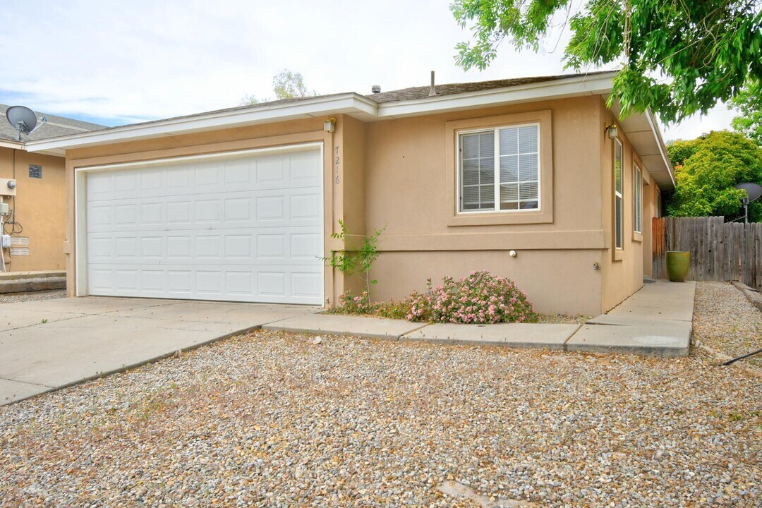 7216 Eagle View Ave NE in Albuquerque, NM - Building Photo