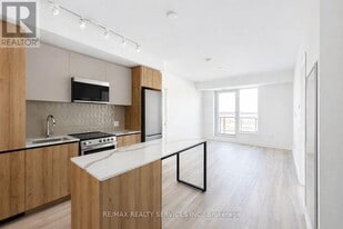 10 All Nations Dr in Brampton, ON - Building Photo