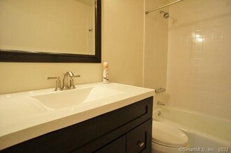 16 Glenwood Ave in Norwalk, CT - Building Photo - Building Photo