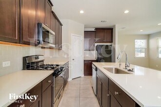 5602 Burr Bluff in San Antonio, TX - Building Photo - Building Photo