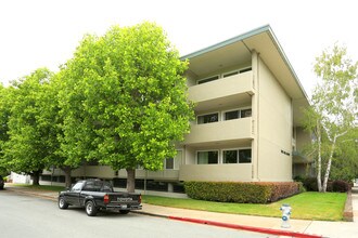 Oak Grove Apartments in Burlingame, CA - Building Photo - Building Photo