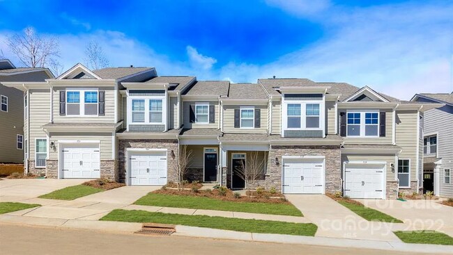 131 Creekview Rd in Hendersonville, NC - Building Photo - Building Photo