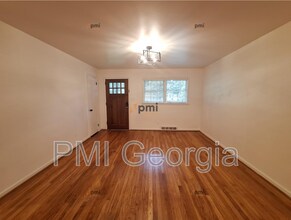 812 Whelchel Dr in Decatur, GA - Building Photo - Building Photo