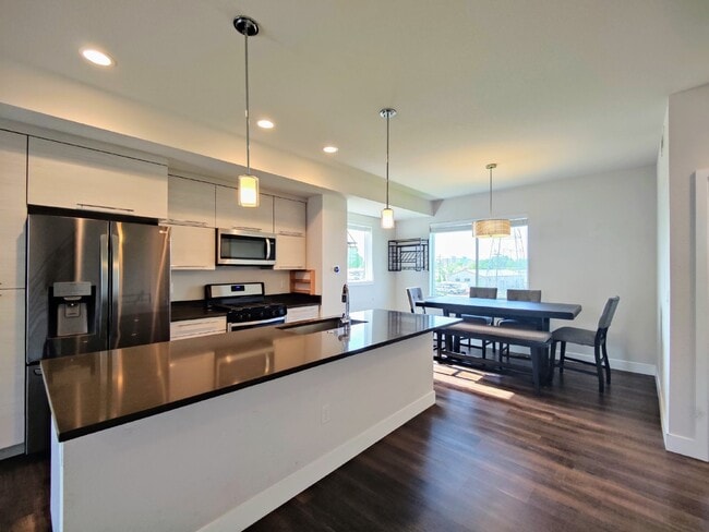 5651 W 11th Pl in Lakewood, CO - Building Photo - Building Photo