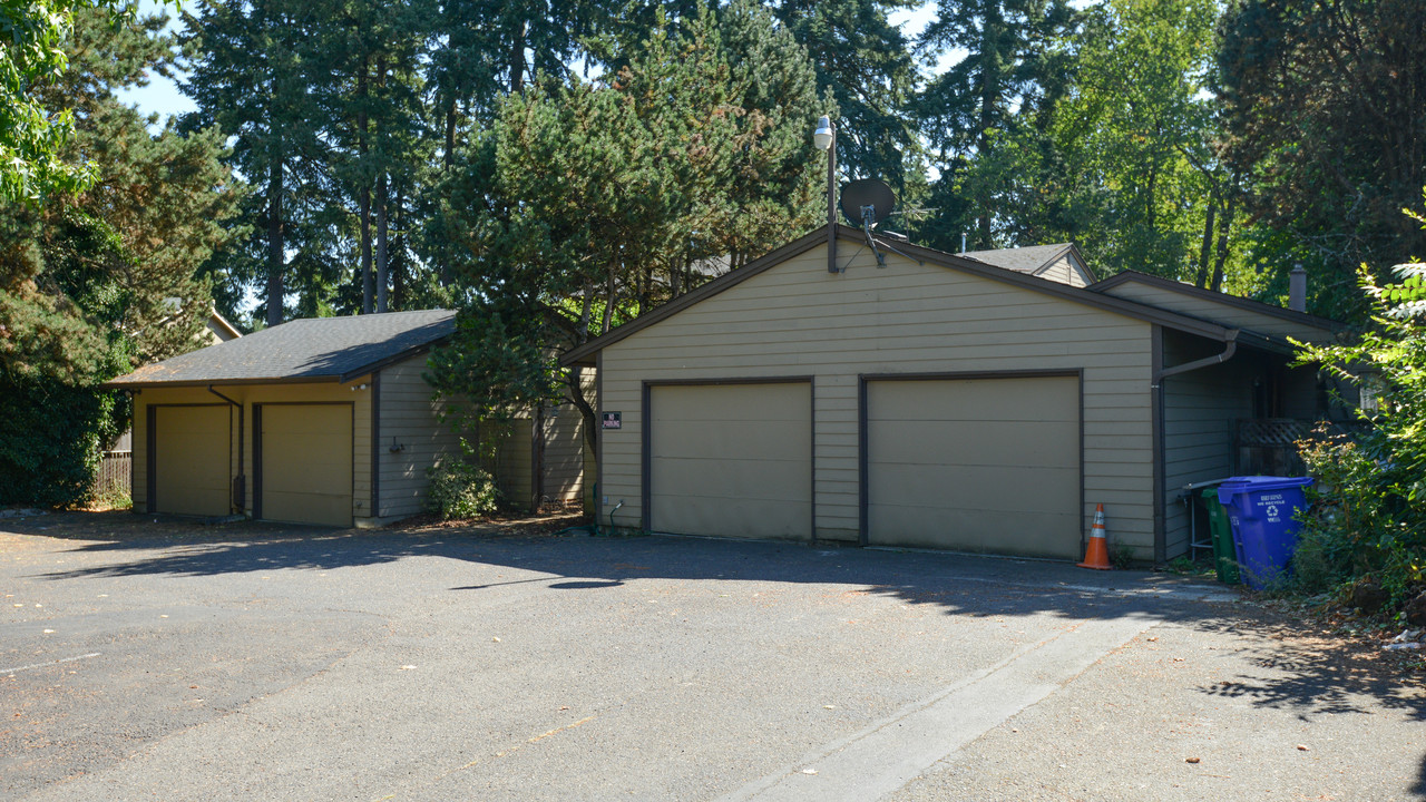 17032 NE Oregon St in Portland, OR - Foto de edificio