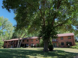 2405 Chalet Gardens Ct