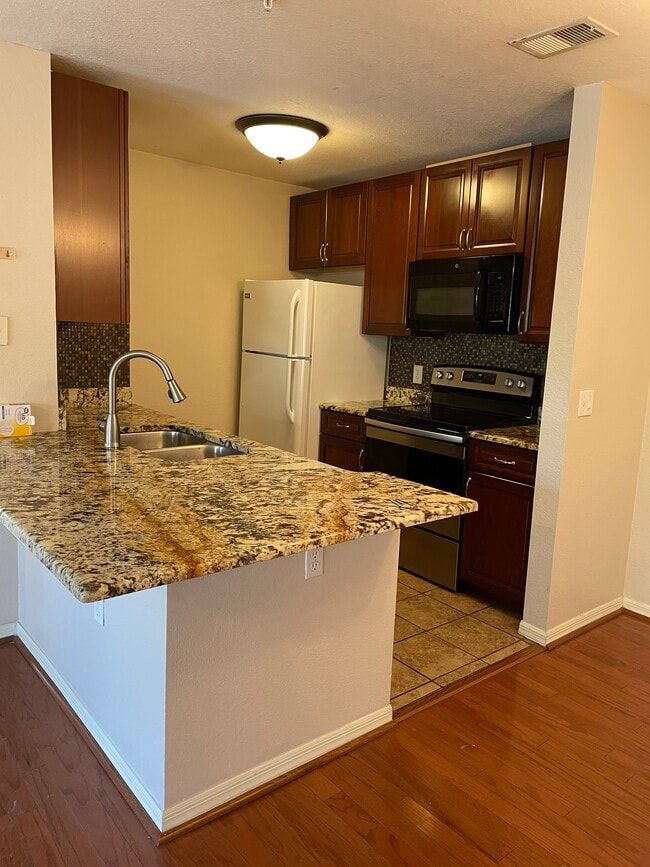 8821 Manor Loop, Unit 201 in Lakewood Ranch, FL - Building Photo - Building Photo