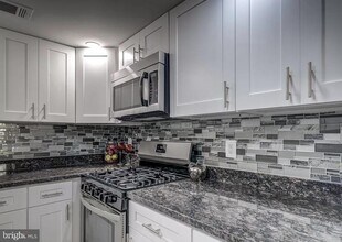 14822 Bryan Ct in Woodbridge, VA - Building Photo - Building Photo