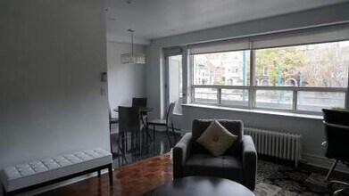 710 Spadina Ave. in Toronto, ON - Building Photo - Building Photo
