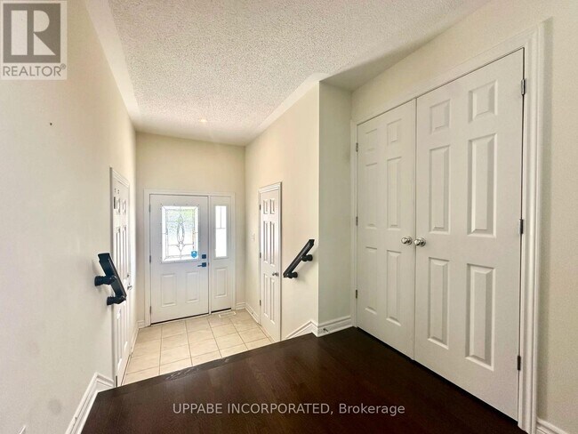 109 Calvington Ave in Ottawa, ON - Building Photo - Building Photo