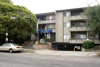 Reno Country Club Apartments in Los Angeles, CA - Building Photo - Building Photo