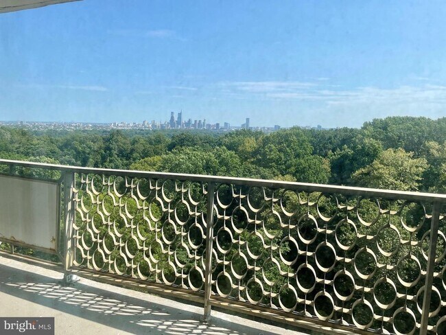 3900 W Ford Rd in Philadelphia, PA - Building Photo - Building Photo