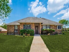 1228 Cliff Trail in Desoto, TX - Building Photo