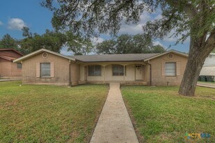 334 Craddock Ave in San Marcos, TX - Building Photo