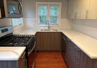 453 Lancaster Ave, Unit 1 in Haverford, PA - Building Photo - Building Photo
